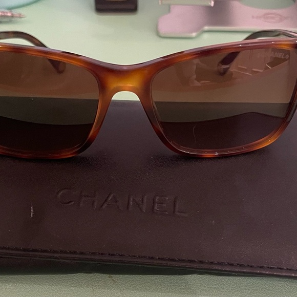 Title:
CHANEL Square Sunglasses Brown Frame Brown Lens with Case
CH5447 - Picture 3 of 12